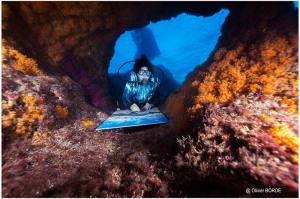 Peinture en immersion de Malvina à Marseille.